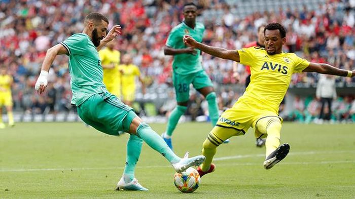Karim Benzema đã tỏa sáng với cú hat-trick ghi vào lưới Fenerbahce