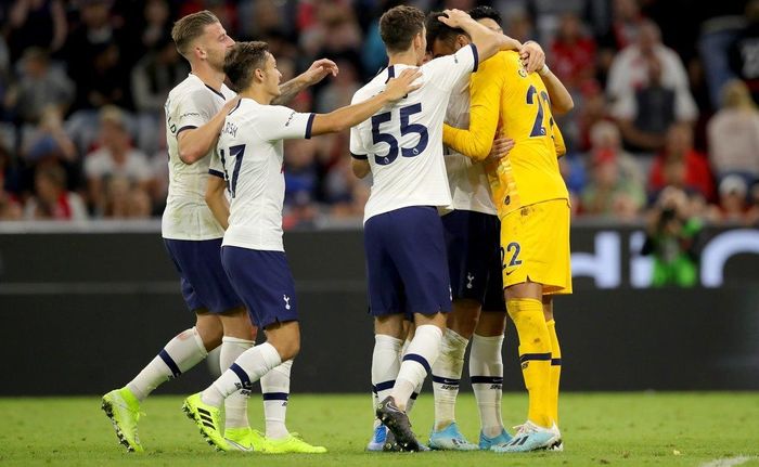 Trên chấm luân lưu, thủ thành Gazzaniga trở thành người hùng của Spurs