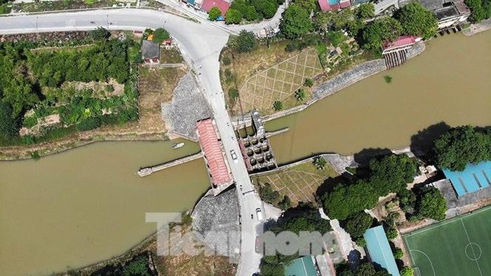 Xây dựng trạm bơm Liên mạc công suất 70m3/s cạnh cống lấy nước Liên Mạc với các hạng mục: Nhà máy, bể xả, bể hút, cống xả qua đê, kênh dẫn xả ra sông Nhuệ;