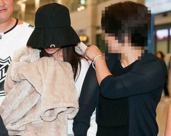 Có thông tin cho rằng, mẹ của Mina sẽ đích thân đến làm việc tại trụ sở của JYP Entertainment để đưa ra quyết định về tương lai của con gái.