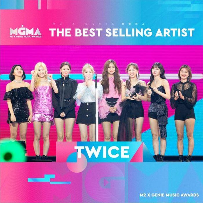  Twice tại lễ trao giải.