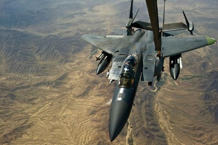  Ra đời từ năm 1988, chiến đấu cơ F-15E Strike Eagle là chiến đấu cơ đa năng có khả năng hoạt động trong mọi điều kiện thời tiết, được thiết kế để can thiệp tầm xa vào các mục tiêu mặt đất nằm sâu trong lãnh thổ đối phương. 