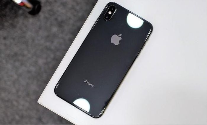 Đã gần một năm tuổi, liệu bạn có nên mua iPhone XS ngay lúc này? Ảnh: Lê Trọng.