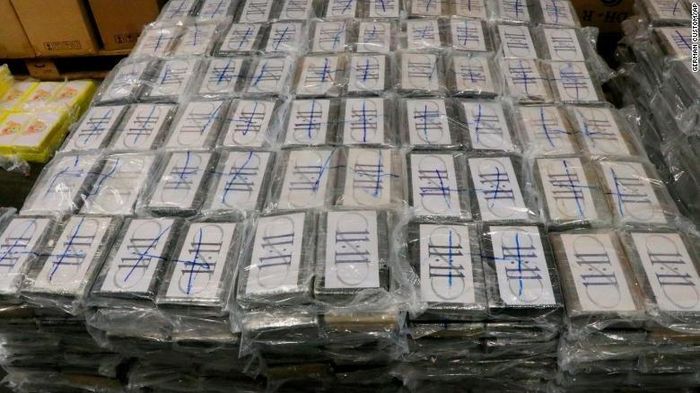  Số hàng có giá trị ước tính gần 1 tỷ euro (1,1 tỷ USD). 