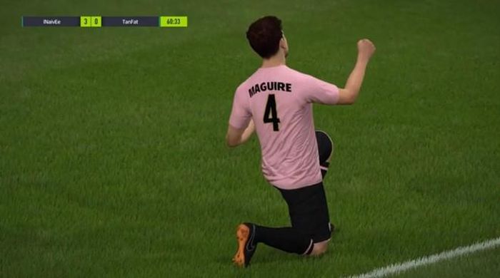  Maguire có thể hình ấn tượng, anh cao 1m94 và nặng 100 kg. Do đó, anh luôn chiếm được lợi thế trong các pha không chiến. Những pha phạt góc sẽ là cơ hội để Maguire ghi bàn. 