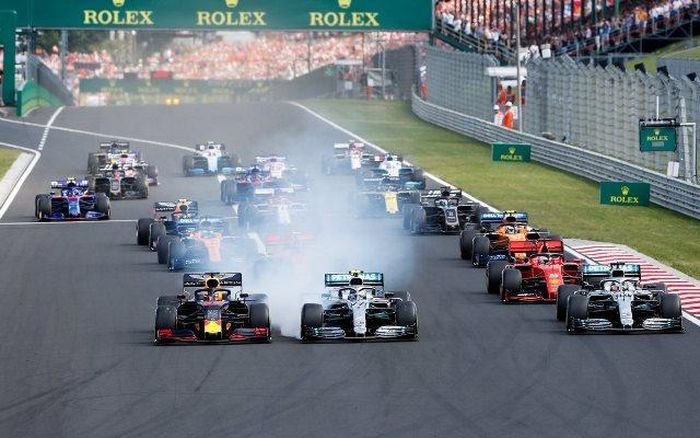 Các tay đua khởi động chặng GP Hungary khuya ngày 4-8. 