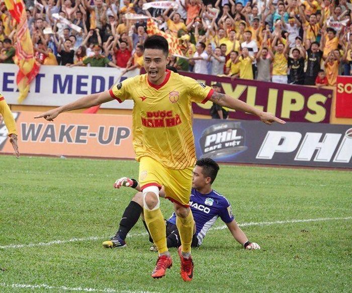 Anh Quang ăn mừng bàn mở tỷ số từ rất sớm. Ảnh: Mai Anh