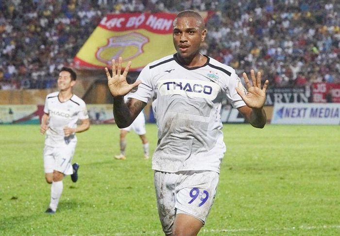 Felipe Martins ghi bàn thắng đầu tiê cho HAGL. Ảnh: Mai Anh