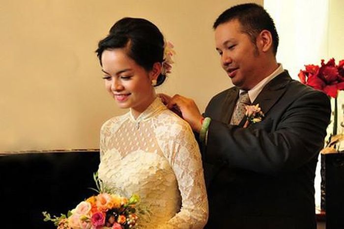 Phạm Quỳnh Anh hạnh phúc bên ông xã trong ngày cưới cách đây 7 năm (Nguồn: Người lao động) 