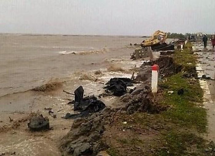 Đê biển Tây bị sạt lở nghiêm trọng