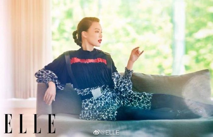 “Sau 30 tuổi, tôi cảm thấy hạnh phúc hơn, ít phàn nàn và bớt giận dữ hơn” - Thư Kỳ nói. Nữ diễn viên cho rằng nên nghĩ về những điều đẹp đẽ thay vì tiêu phí thời gian bức xúc và than thở. Ngoài đời, Thư Kỳ thường khoe những khoảnh khắc giản dị bên thú cưng và bạn bè lên mạng xã hội. Tuy nhiên, người đẹp vẫn kín tiếng về hôn nhân với tài tử Phùng Đức Luân. Cặp đôi kết hôn vào năm 2016 và khá kiệm lời về nhau.