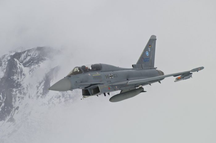 Hiện tại trong NATO, chỉ có Mỹ là quốc gia duy nhất chi tới 3% GDP cho ngân sách quốc phòng tương đương với khoảng 650 tỷ USD. Các quốc gia thành viên còn lại đều chi dưới 2% GDP. Nguồn ảnh: Telegraph.