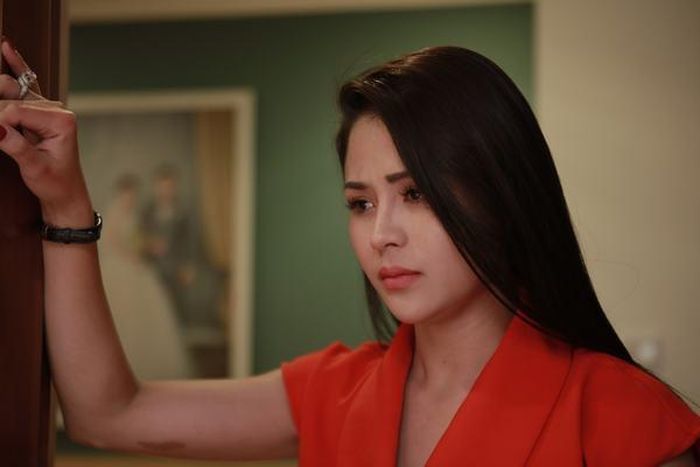  Thu Trang là diễn viên vừa gây ấn tượng với khán giả khi vào vai Cúc ở Những cô gái trong thành phố. Trong phim mới, Thu Trang có tạo hình hiện đại hơn khi là một cô gái thành thị. Diễn viên Thu Trang chia sẻ vai Liên lần này có những nét tương đồng với Cúc nhưng số phận éo le hơn khi phải làm vợ hai và không được lòng mẹ chồng.