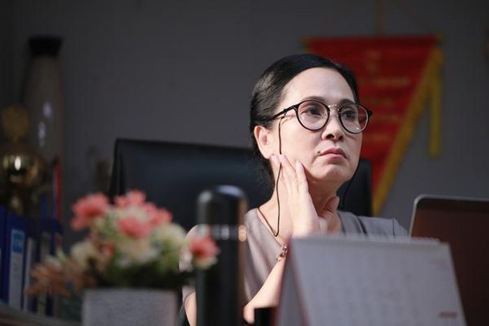  Sau "Sống chung với mẹ chồng", NSND Lan Hương "tái xuất" với vai trưởng phòng Như Ý - người phụ nữ làm lãnh đạo, không có con và có suy nghĩ cay nghiệt, cực đoan