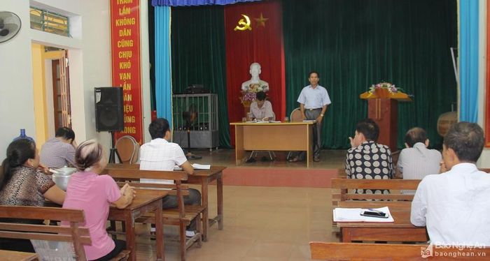 Một cuộc sinh hoạt chi bộ định kỳ tại Chi bộ khối 1, Đảng bộ phường Hà Huy Tập (TP. Vinh). Ảnh: Mai Hoa