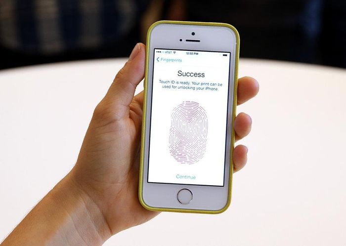 Hiện nếu muốn có Touch ID trên iPhone, bạn phải mua các đời iPhone có thiết kế cũ từ iPhone 8/8 Plus trở về trước. Ảnh: Getty Images.