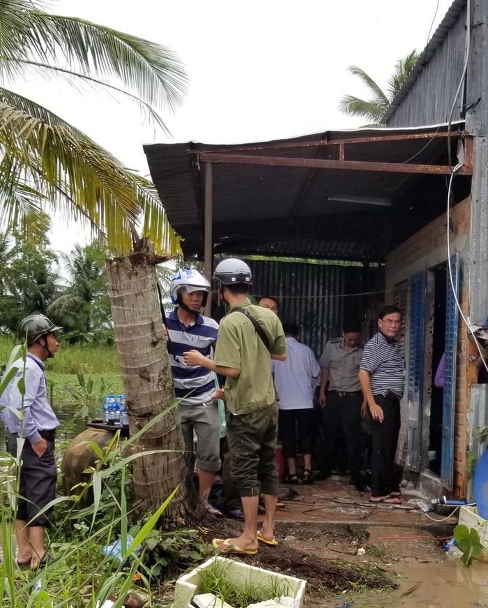 Lực lượng thi hành trao đổi với gia đình bà Hiến