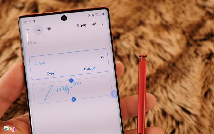 Trên 2 model mới, Samsung đã cải tiến ứng dụng ghi chú, cho phép nhận diện chữ viết tay tốt hơn để trích xuất ra dạng văn bản và lưu ở nhiều định dạng khác nhau.