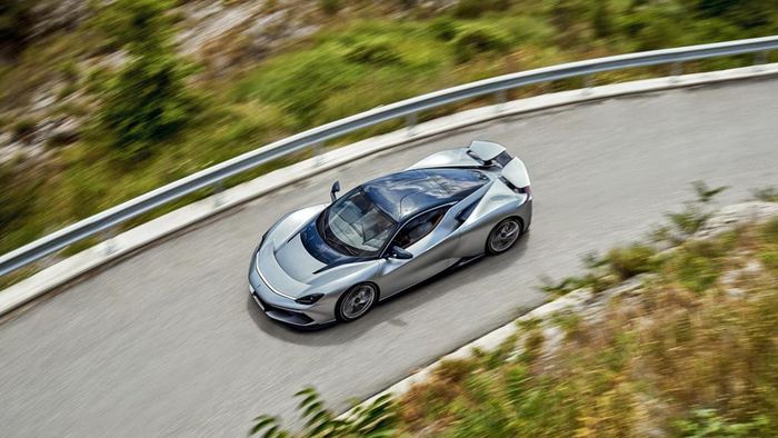 Pininfarina sẽ bắt đầu sản xuất và giao Battista vào năm 2020. Xe được lắp ráp hoàn toàn thủ công tại nhà máy của Pininfarina tại Cambiano, Italy. So với những hình ảnh ở trạng thái tĩnh được chụp tại triển lãm hay trong studio, Battista trông ấn tượng hơn nhiều khi xé gió vút đi.
