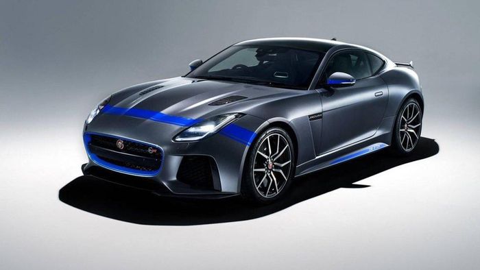 Nhắc đến Jaguar, những tính từ đầu tiên được nghĩ đến sẽ là sang trọng và thanh lịch. Những năm gần đây, hãng xe Anh đã cập nhật thêm tính từ "mạnh mẽ' vào những chiếc xe. Chiếc Jaguar F-Type SVR đời mới sở hữu động cơ siêu nạp V8 5.0L sản sinh công suất 575 mã lực. Xe có thể tăng tốc 0-100 km/h trong 3,5 giây và có giá khoảng 125.000 USD.