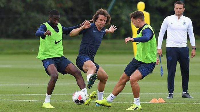 Luiz sẽ là người của Arsenal trong hôm nay