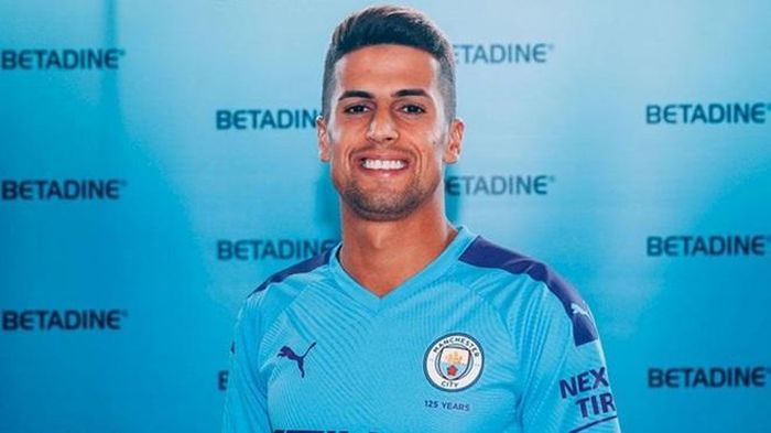 Cancelo chính thức gia nhập Man City