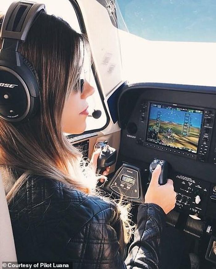 Luana Torres chia sẻ cô theo đuổi ước mơ bay là nhờ lời khuyên của anh trai - cũng là một phi công trực thăng.