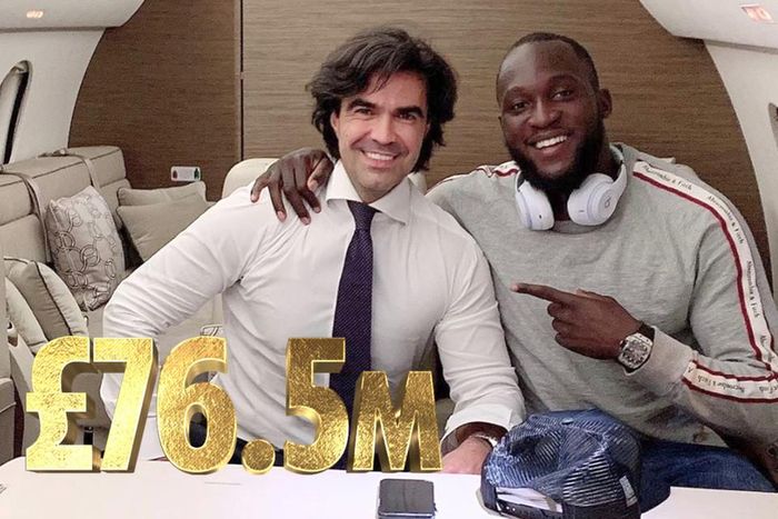 Lukaku trên máy bay đến Milan cùng người đại diện
