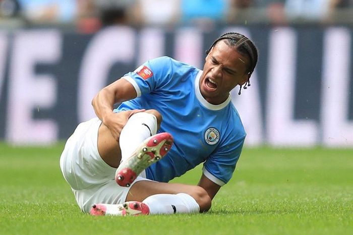 Leroy Sane dính chấn thương đầu gối nghiêm trọng và phải lên bàn mổ