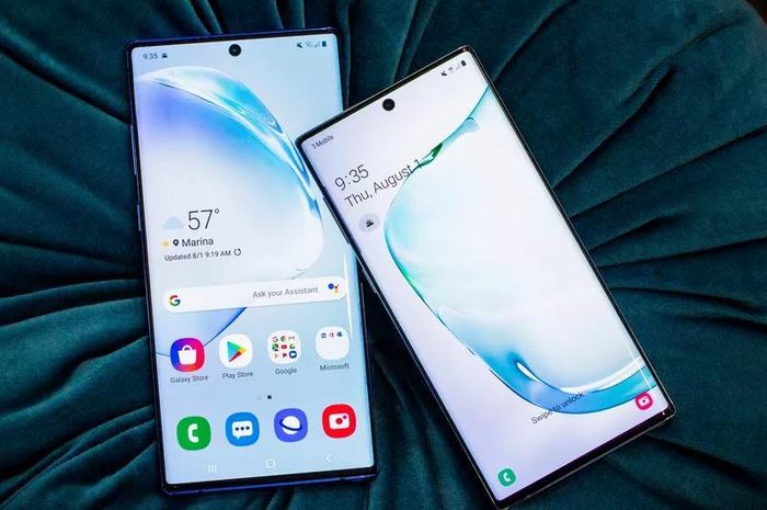 Note 10 Plus với màn hình 6,8 inch, so với màn hình 6,3 inch của Note 10.