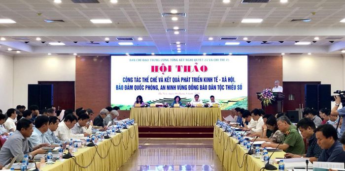 Đồng chí Trương Thị Mai, Ủy viên Bộ Chính trị, Bí thư Trung ương, Trưởng ban Dân vận Trung ương chủ trì hội thảo. Ảnh: Viết Tôn