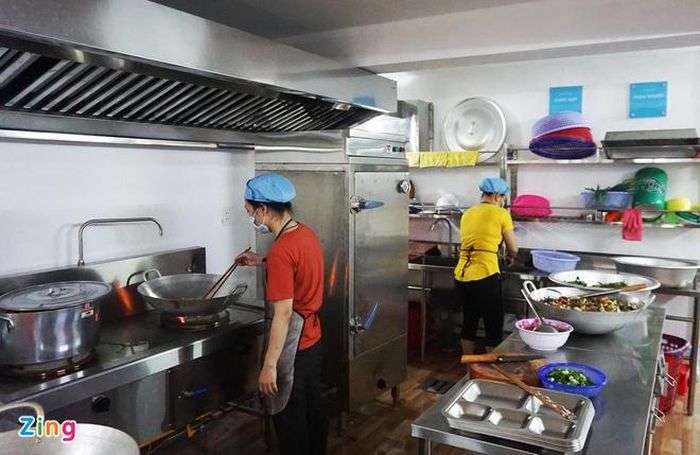 Theo chủ quán, với mức giá trên thì mọi lao động nghèo khó như người bán vé số, hàng rong, công nhân... đều có tiền để vào ăn.