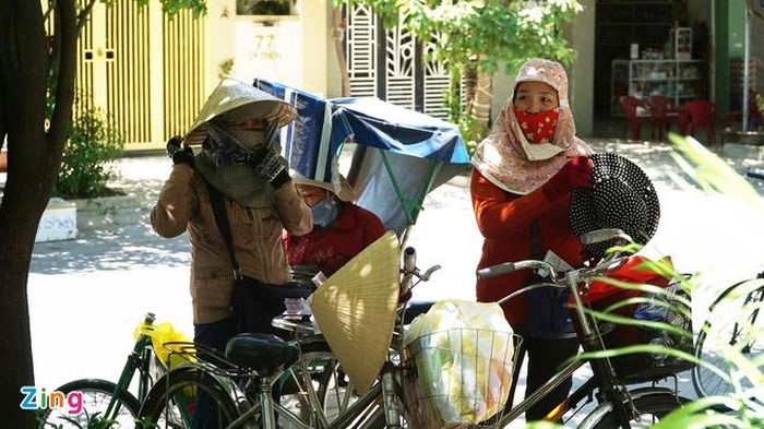 Giải thích cho việc đặt tên quán cơm là “Yên Vui”, anh Nguyễn Duy Đức cho biết anh mong muốn cho các cô, chú đến với quán ăn một cách thoải mái, dùng một bữa cơm mà không có sự lo toan, tính toán về tiền bạc. “Giúp cho các cô, chú ở đây giảm bớt đi một phần nhỏ áp lực trong cuộc sống là mình thấy vui rồi”, anh chia sẻ. 
