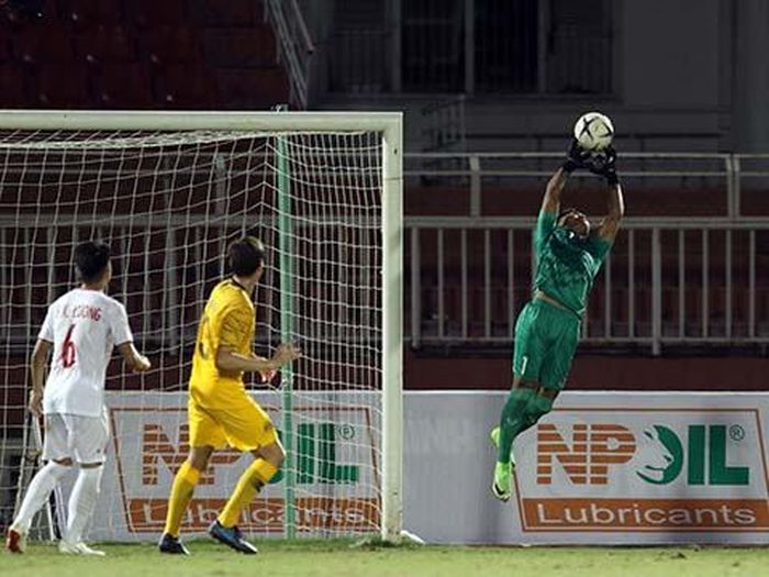 Thủ thành U18 Việt Nam đã có trận đấu không tồi dù thua 4 bàn. Ảnh: VFF