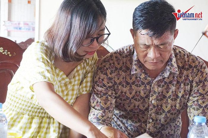 Ông Nguyễn Lợi, bố của Kiều Loan và chị gái Nguyễn Hà Nữ Vi vẫn chưa thể tin Kiều Loan giờ đã trở thành Á hậu. Chị gái chia sẻ Kiều Loan là một cô bé giản dị, chỉ có chăm chỉ đi học mà không hề ăn diện và chưa từng mặc một món đồ hiệu nào. Hiện tại, chị gái của Kiều Loan cũng đã lập gia đình nên không còn sống cùng bố mẹ và em gái trong căn nhà này.