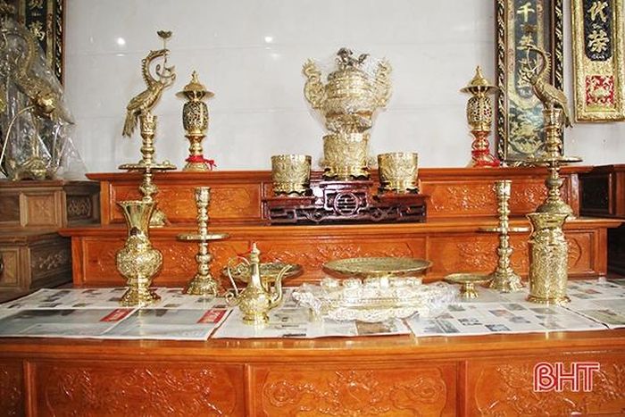 Mặt hàng trang trí bàn thờ tổ tiên ngày càng phong phú với nhiều mẫu mã đa dạng, đẹp mắt