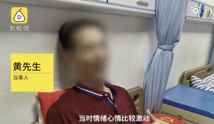 Ông Wang điều trị tại bệnh viện (ảnh: Pear Video).