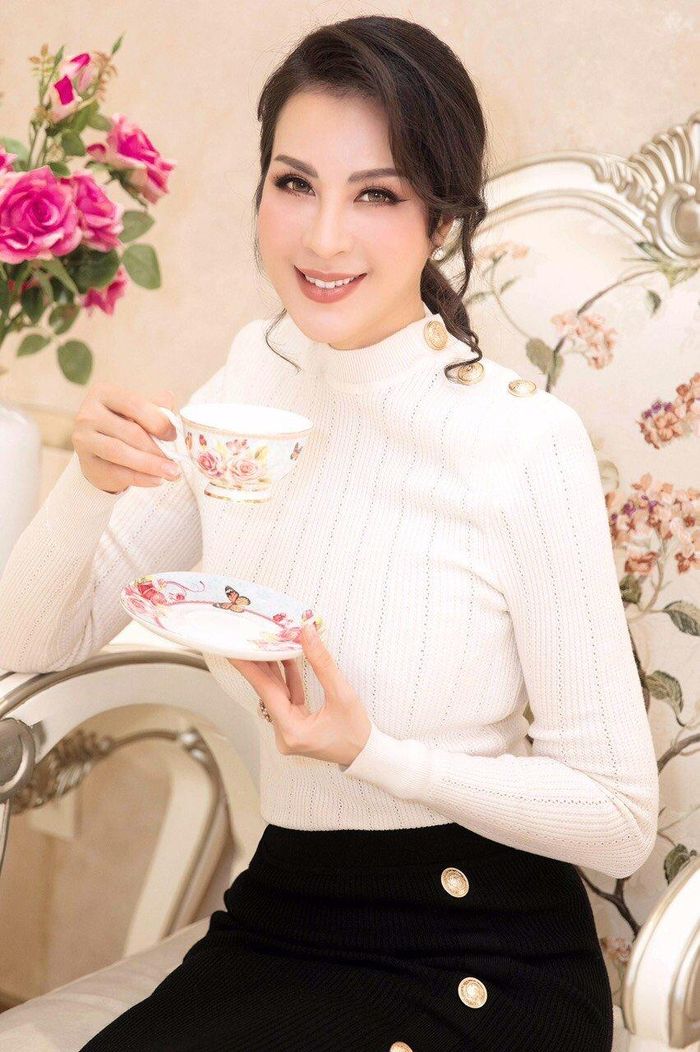  Nếu công việc thuận lợi, cô cũng muốn đi du lịch với người thân để tìm hiểu cuộc sống, văn hóa của những vùng đất mới. Theo MC Thanh Mai, việc ngắm cảnh đẹp, tìm hiểu những nét văn hóa sẽ giúp bản thân trẻ ra. 