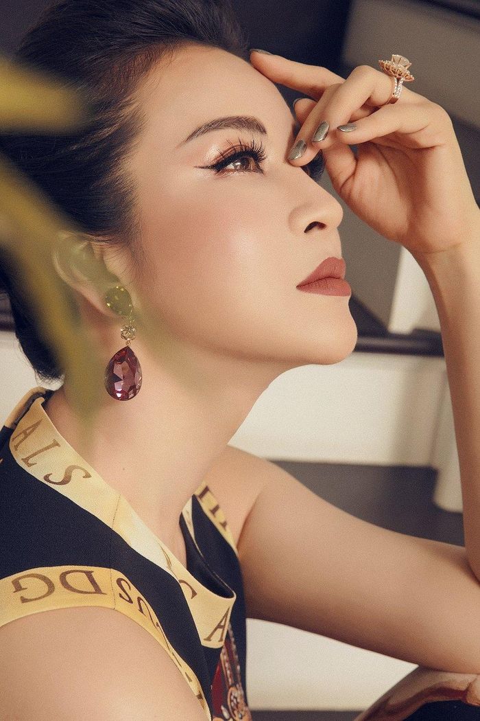  Cận cảnh nhan sắc của MC Thanh Mai ở tuổi 46. 