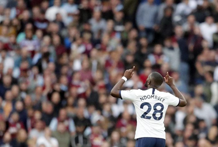 Tân binh Ndombele gỡ hòa 1-1 với tình huống cứa lòng đẹp mắt