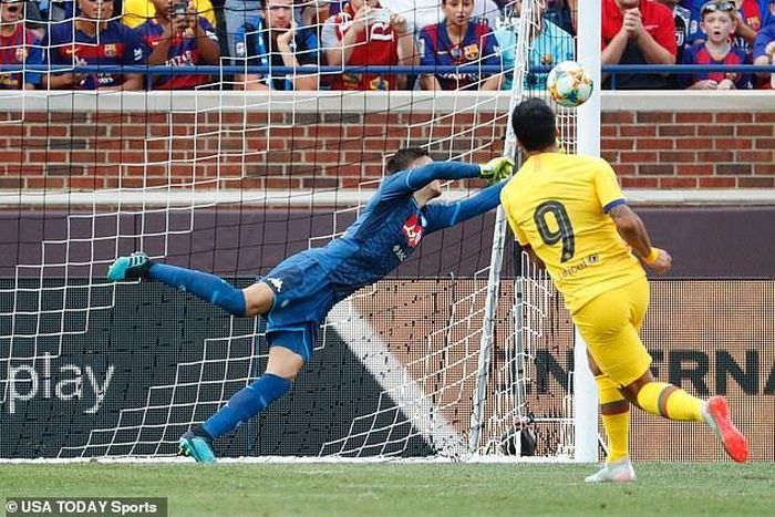 Suarez lập cú đúp trận này