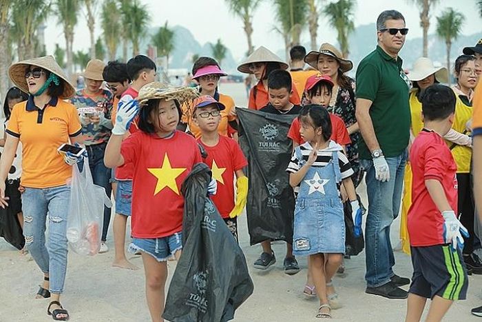 Nhiều du khách nhí hào hứng tham gia chiến dịch