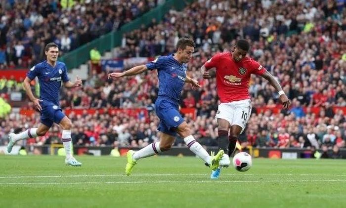 Số 10 của Man Utd sau đó còn có thêm lập công nữa để hoàn tất cú đúp trong chiến thắng đậm đà của Quỷ Đỏ trước đội bóng thành London. Ảnh: Reuters.