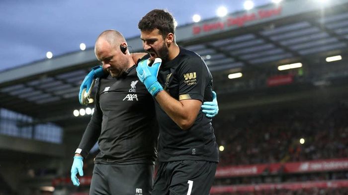 Liverpool phải chiêu mộ thêm thủ môn vì chấn thương của Alisson