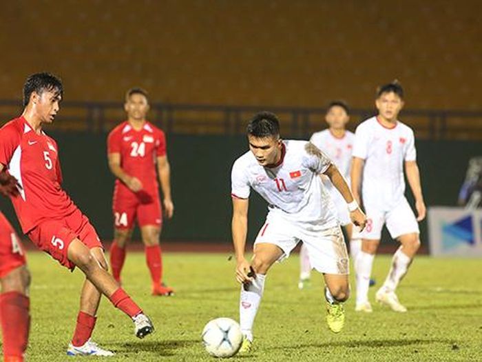 U18 Việt Nam đang xếp thứ 3 bảng B khi kém U18 Malaysia về hiệu số. Ảnh: VFF