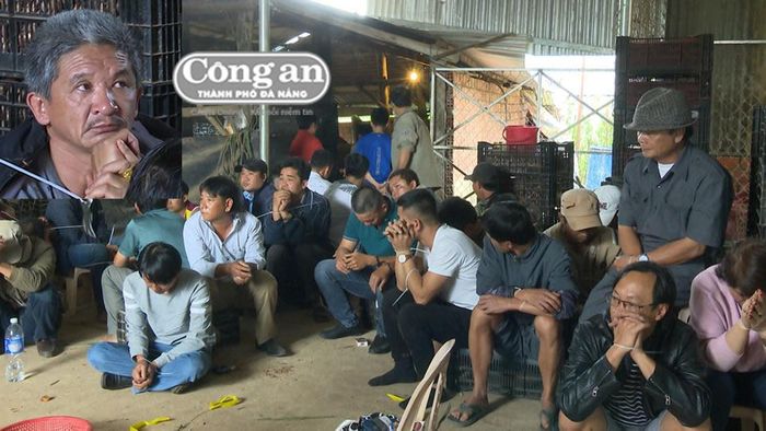 Đối tượng cầm đầu Văn Hữu Tuấn và hàng chục con bạc bị bắt quả tang tham gia đá gà ăn tiền.