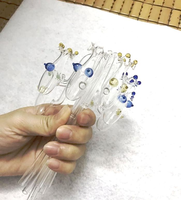 Dụng cụ thủy tinh dùng cho việc đập đá