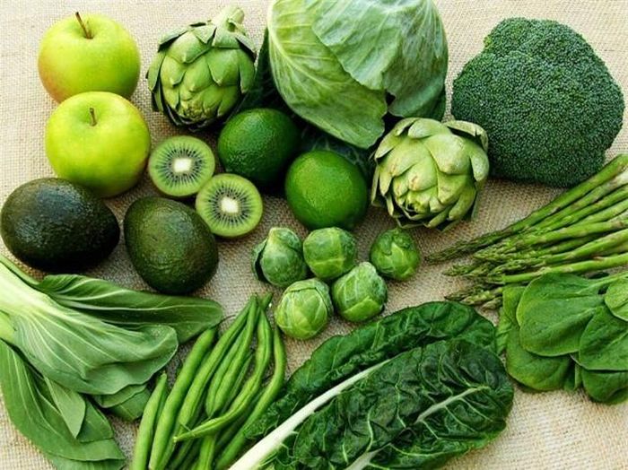 Các loại rau củ màu xanh đậm, lá xanh là siêu thực phẩm rất giàu canxi. Rau xanh Collard, xúp lơ xanh, cải xoăn và rau bina là những nguồn canxi đặc biệt tốt. Một chén rau xanh collard cung cấp cho bạn một phần tư lượng khuyến cáo hàng ngày. Vì vậy, hãy giữ rau xanh trên đĩa ăn tối để tăng cường canxi. Ảnh minh họa: Internet