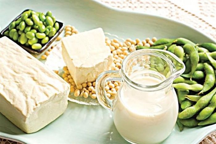 Một bìa đậu phụ được có thể cung cấp 86% RDI canxi cho cơ thể. Đây cũng là một nguồn protein lành mạnh, cung cấp tất cả folate hàng ngày của bạn trong một khẩu phần. Ảnh minh họa: Internet