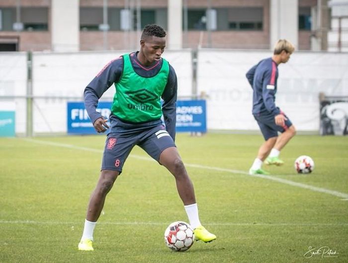  Sint-Truidense lúc này đang có 3 điểm sau trận thắng quý giá 2-1 trước Standard Liege 